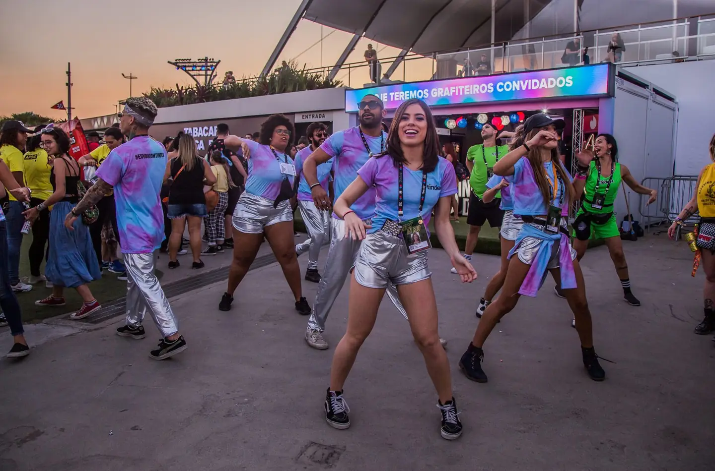 TINDER — No Rock in Rio (1/2)